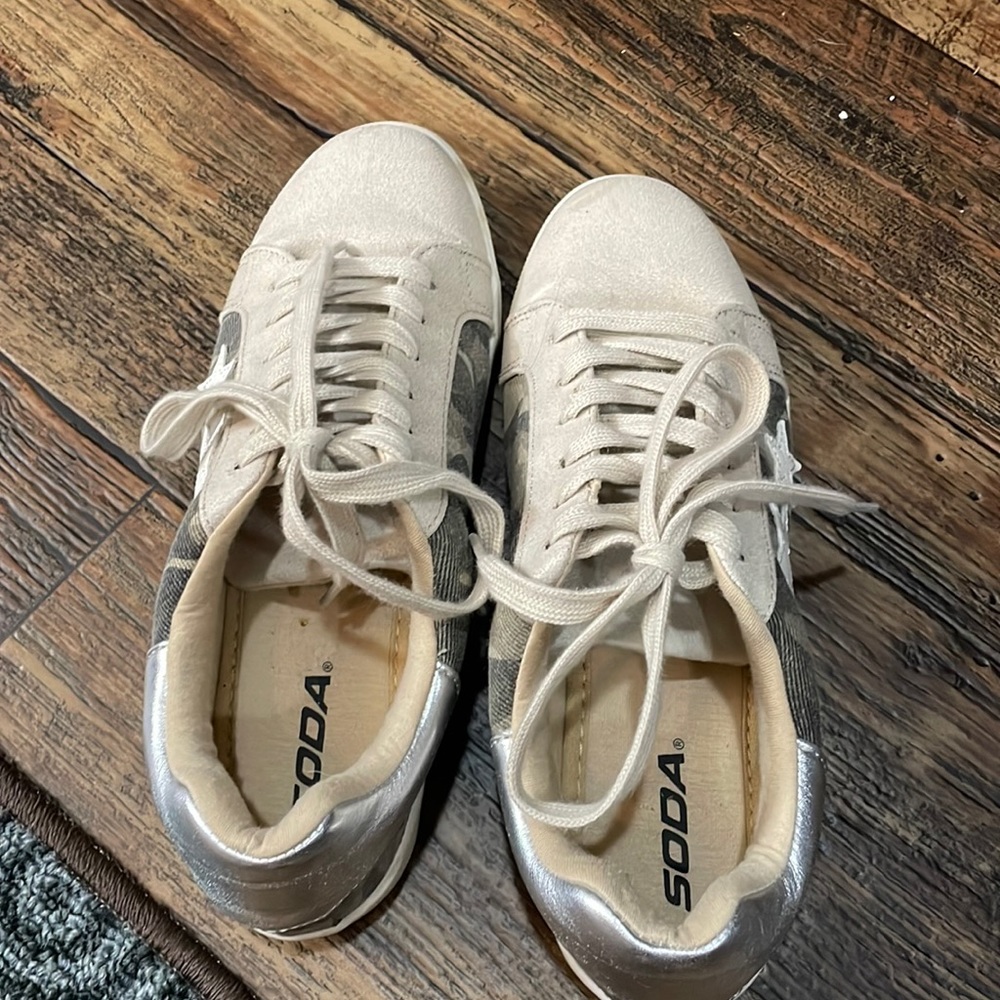 camo tennis shoes womens